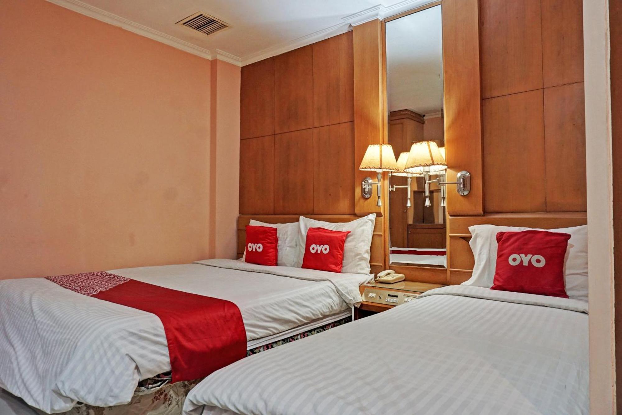 Oyo 671 Hotel Capitol Yakarta Exterior foto
